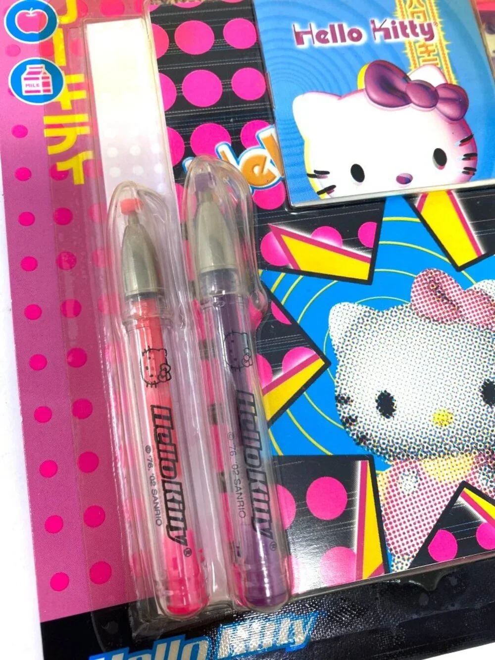 Hello Kitty includes memo